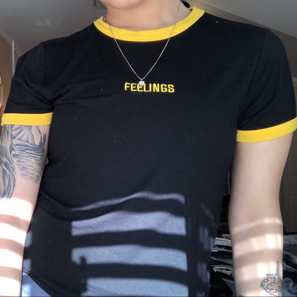 Fitted black ‘Feelings’ ringer tee w yellow lining